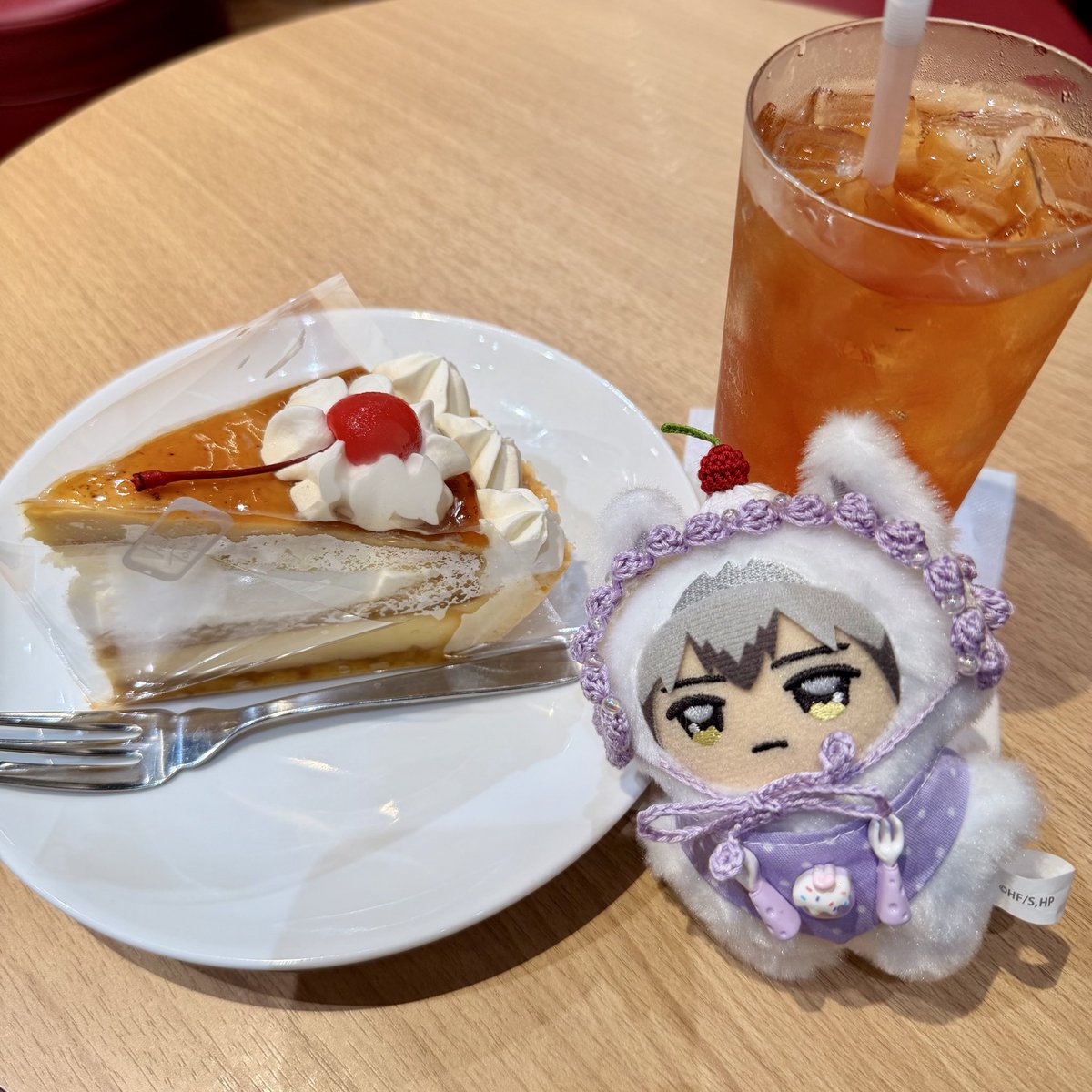 KOGU2F's tweet photo. お揃いだね🍒🍰 https://t.co/kftcr5GhH3
