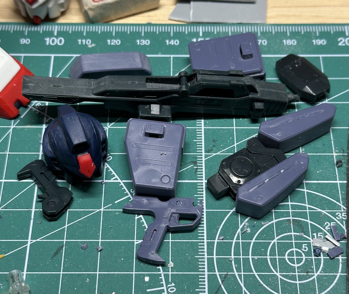 MGガンダムMk-II進捗。 のろのろと合わせ目消し。 バズーカの構造