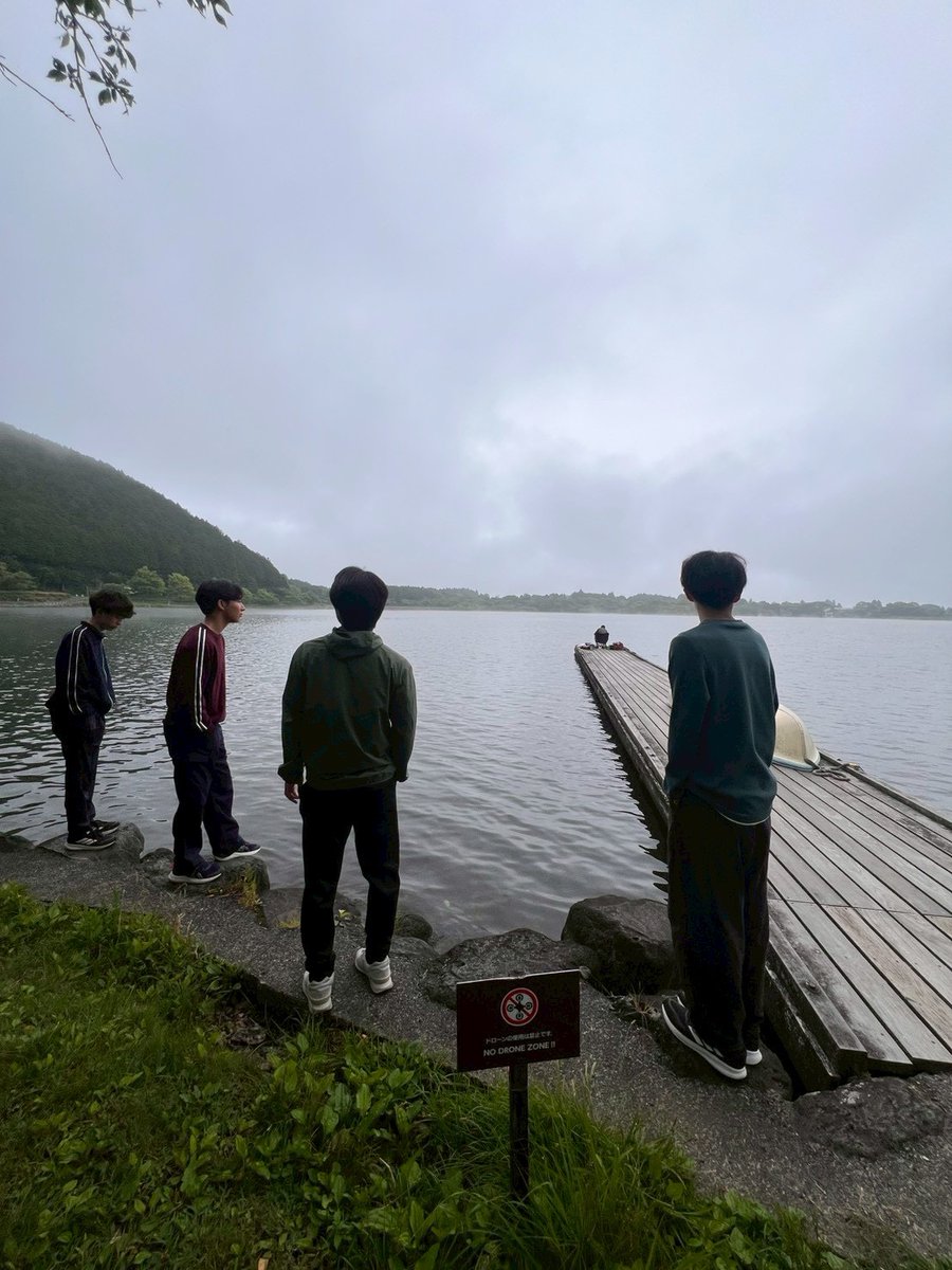 sizu_exp's tweet photo. 樹海合宿1日目は長者ヶ岳に登りに行きました。生憎の天気で頂上からの眺めは霧で見えませんでしたが登山の楽しさは少し伝わった気がします。その後は富士山周辺を観光したりして楽しく過ごしました！ https://t.co/AoXKdnSH43