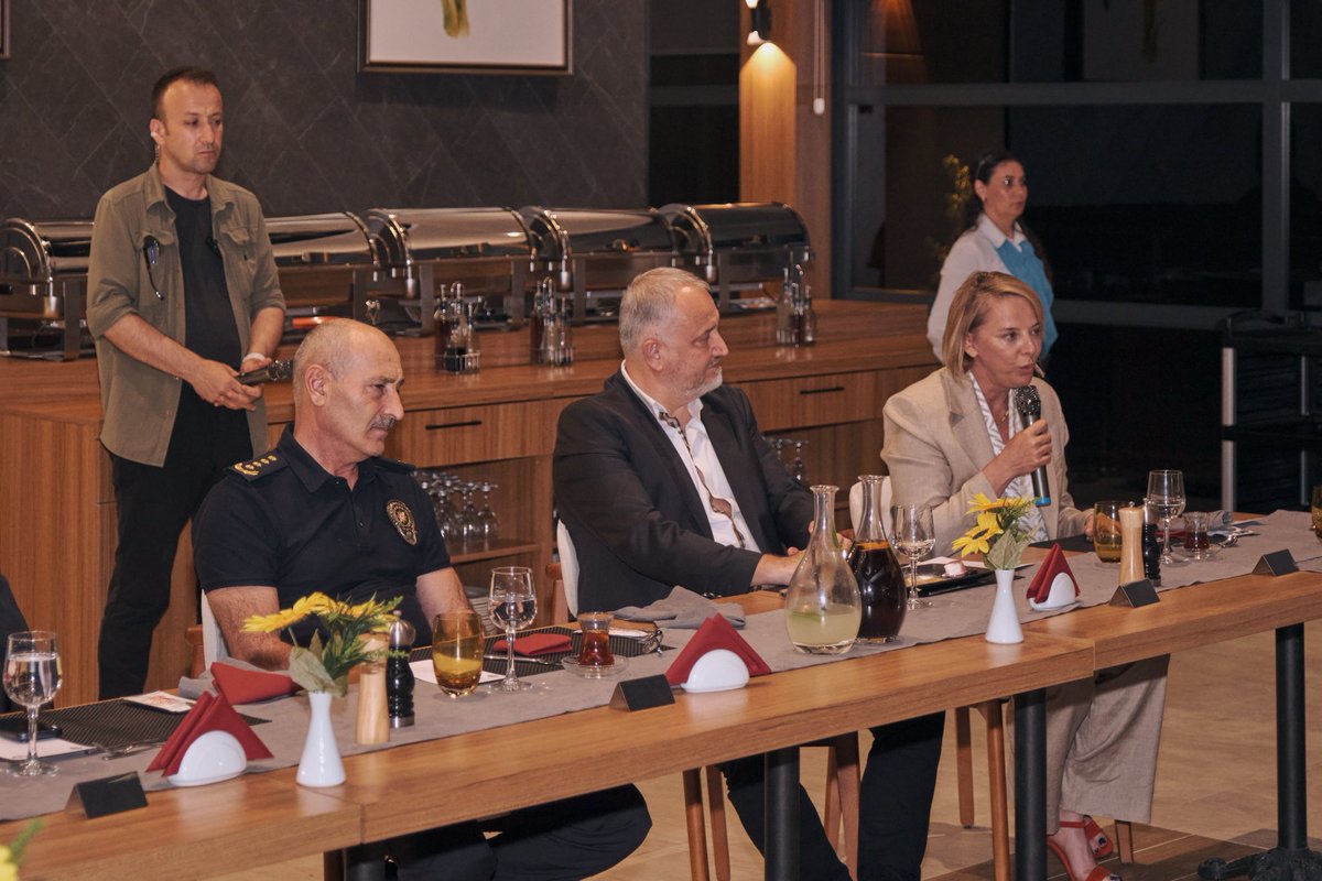 haticeoztr's tweet photo. Antalya İl Emniyet Müdürümüz Sayın Dr. Sabit Akın Zaimoğlu’nun ev sahipliğinde, iş dünyası temsilcilerimizle bir araya geldik. Şehrimizin güvenliği, huzur ortamının sürdürülebilirliği ve hayata geçirilecek projeler üzerine verimli bir görüş alışverişinde bulunduk.
Kamu-özel sektör iş birliğinin gücüyle Antalya’mızın geleceğine katkı sunmaya devam edeceğiz. Nazik misafirperverlikleri için şükranlarımı sunarım.