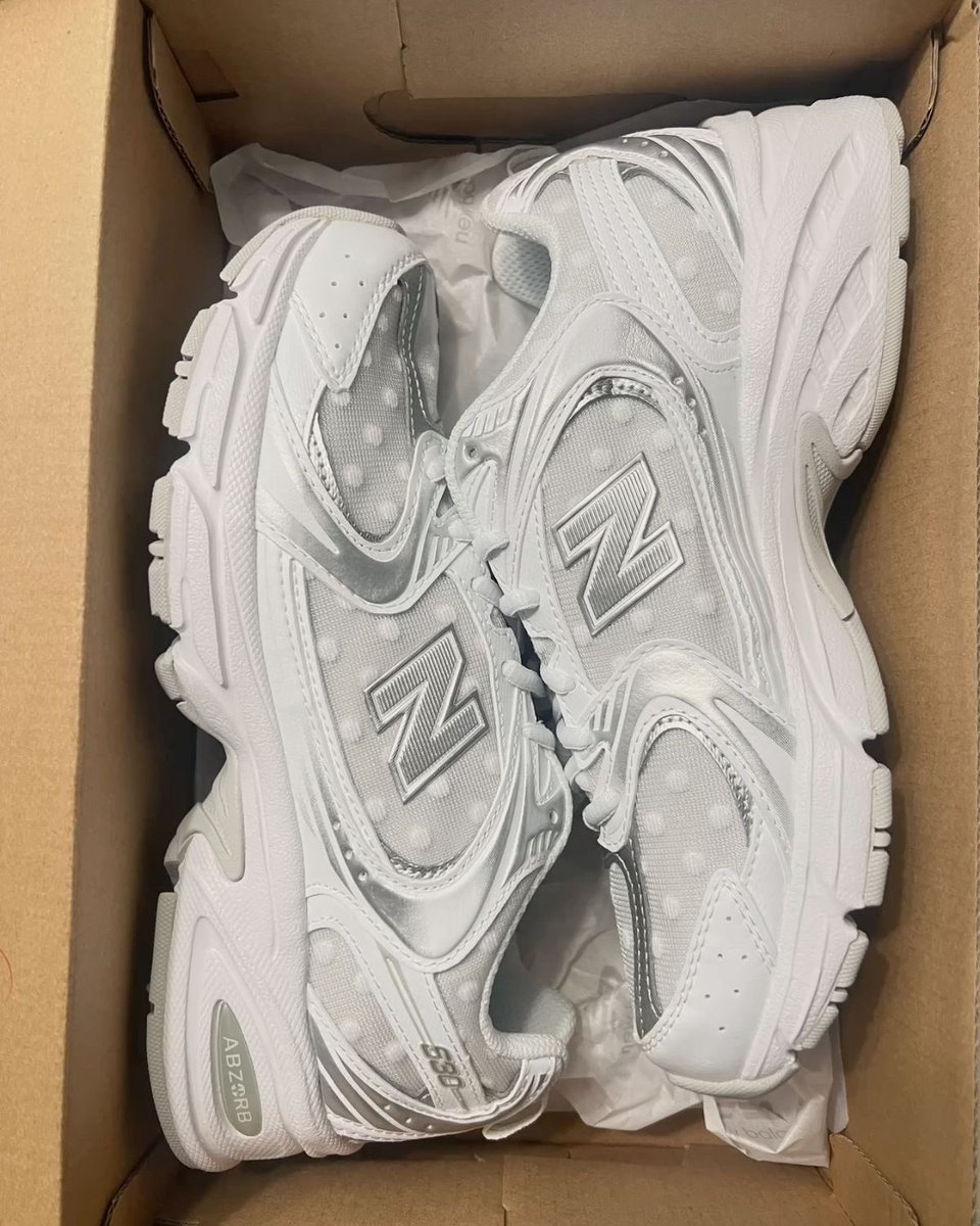 byun915's tweet photo. まってまって
newbalanceにドットあるの
知ってた？可愛すぎるんだが。
早速ポチった⭐︎ https://t.co/tGEqSDxlxU