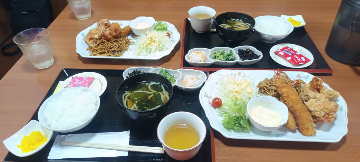 sielsort's tweet photo. ひっさびさに十八番屋に行ってきました。＾ｑ＾
おもうまい？？店とかで紹介されて、２か月ほど全然入れなくて、今日は並んででも！ってことになって…というときに限って普通に入れるんよね＾ｑ＾
いつもいつもマジでうまいす＾ｑ＾
これで１人前900円。料亭の味のランチ！ https://t.co/FKRqEN8wPi