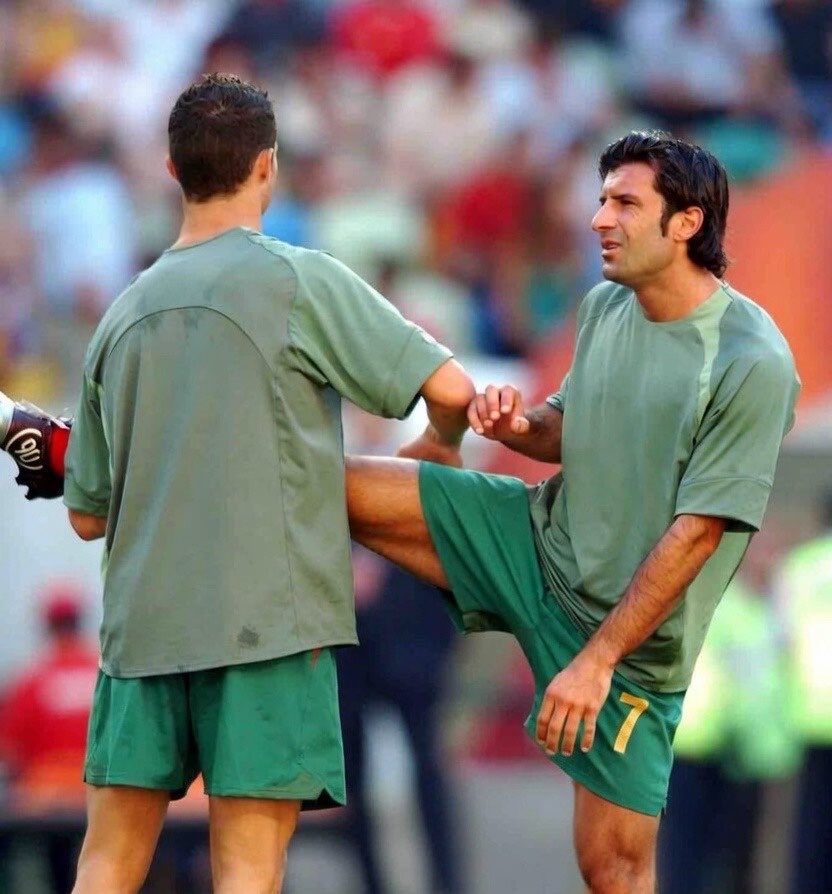 AURAGOALX's tweet photo. 🚨🎙️ Luis Figo strongly defends Cristiano Ronaldo after Joao Neves’ comments:

🗣️ Figo: “It’s obvious some of the players don’t want him in the team. He might be holding them back but they need to remember what he has done for this country.”

“Young Cristiano wouldn’t have needed anybody’s help to score a goal. He won matches on his own and carried this country single-handedly for years. He made Portugal popular. Cristiano is Portugal. They need to support him and give him the send-off he deserves.”

“Cristiano respected the seniors in the team when he got his first call-up. There are many players in that squad filled with arrogance. What have they achieved? Nothing. They need to remember he is the reason why we believe we can win the World Cup. He is everybody’s inspiration.” 👏🇵🇹

Figo didn’t hold back. The legend is calling out the lack of respect and reminding everyone of Ronaldo’s historic impact on Portuguese football. This is the kind of support CR7 needs right now as the debate around his future in the national team continues to rage.