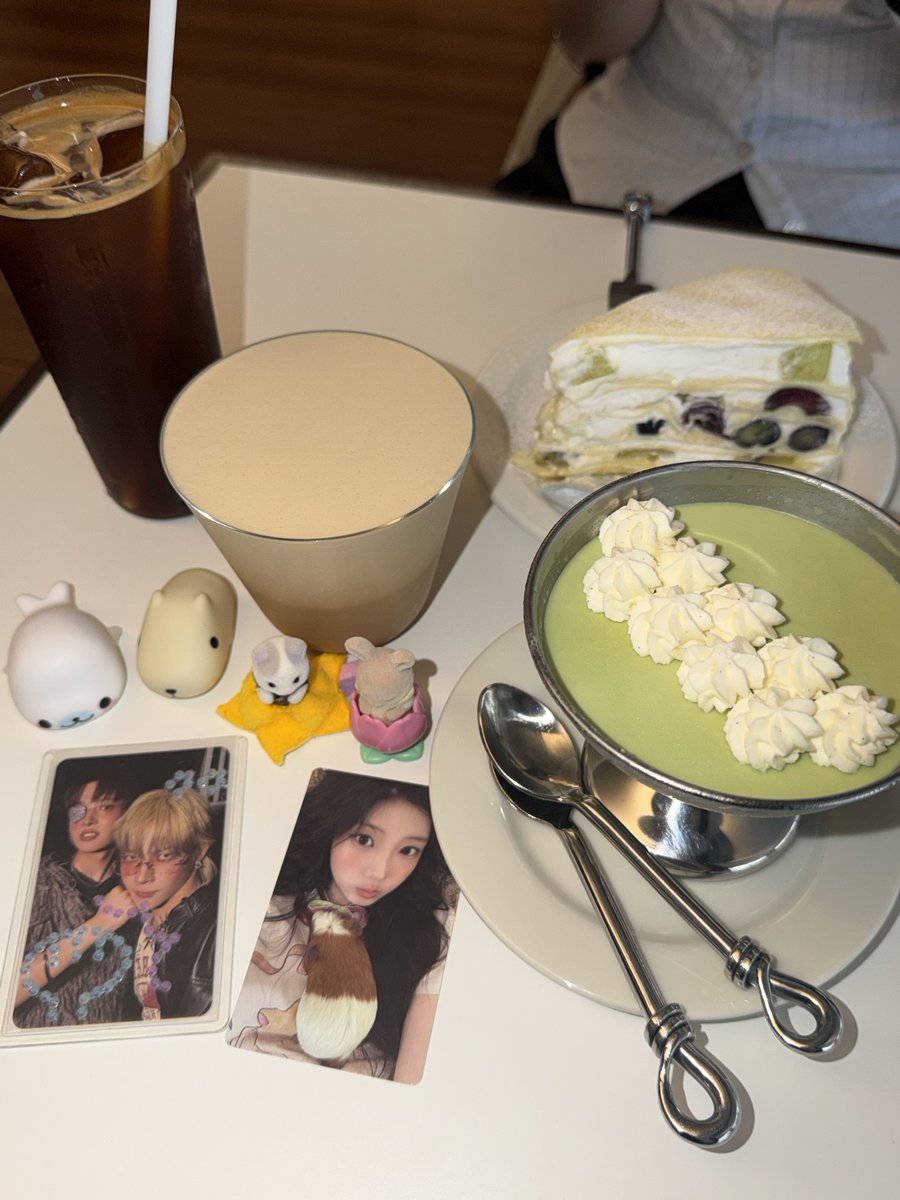 mandugongjang's tweet photo. 연남 테이트하우스
크레이프케이크가 저에게 은은하게 웃어주더군요..
(아이스카푸치노 강추.!!! 너무너무 맛있어..) https://t.co/a4IpaKAq2Q