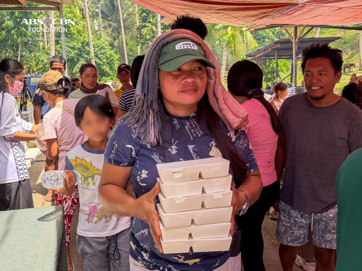 ABSCBNFI_ph's tweet photo. Maraming salamat, Kapamilya! ❤️💚💙 #TulongTulongKapamilya #InTheServiceOfTheFilipino #ABSCBNFoundation #SagipKapamilya
Note: All beneficiaries gave their consent to use their names and/or photographs in the social media posts of ABS-CBN Foundation. https://t.co/vTIlj1YOnv