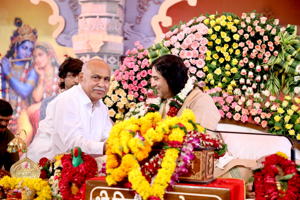 NandanParody's tweet photo. On the fifth day of the Shrimad Bhagavata Katha in Bhopal, Shri Hemant Khandelwal Ji (State President, BJP, Madhya Pradesh) attended the Katha and received the blessings of the Vyas Peeth.
#AyodhyaSIT #SanatanaDharma श्री रामलाल शर्मा https://t.co/0ltwkJNhF7