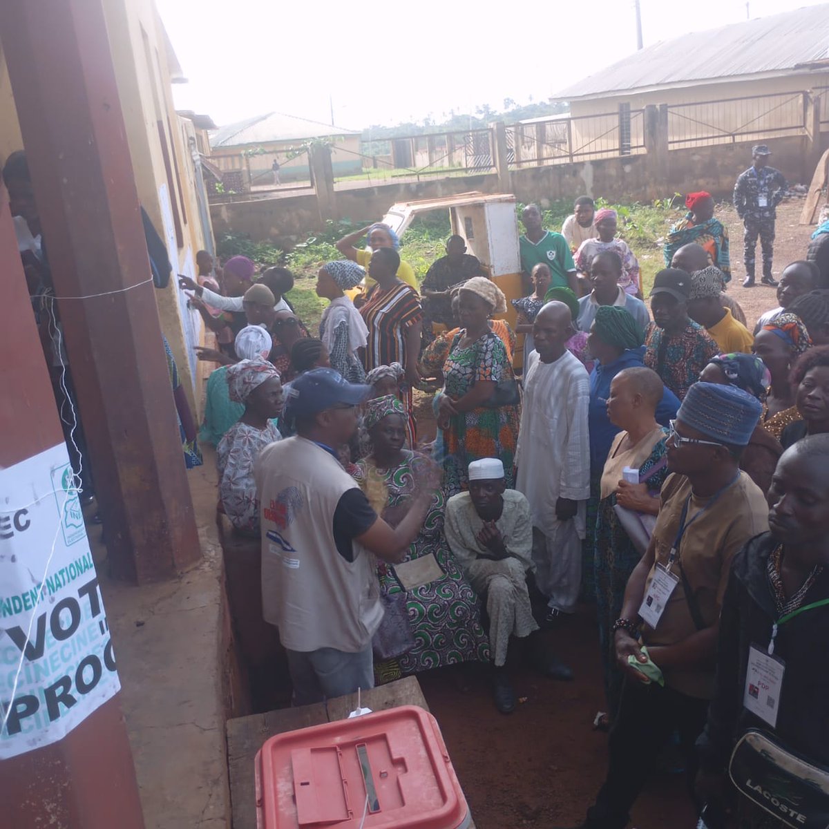 cleenfoundation's tweet photo. At Mr. Aderiye's House (Open Space) Ward: Ifaki at Odo/Osi LGA the BVAS failed accreditation of four elderly registered voters. The set up of the PU is also not easily accessible to PWDs and elderly voters

@inecnigeria  @SituationRoomNg 
#EkitiDecides2026 #ElectionSecurity https://t.co/hMfprkRxL2