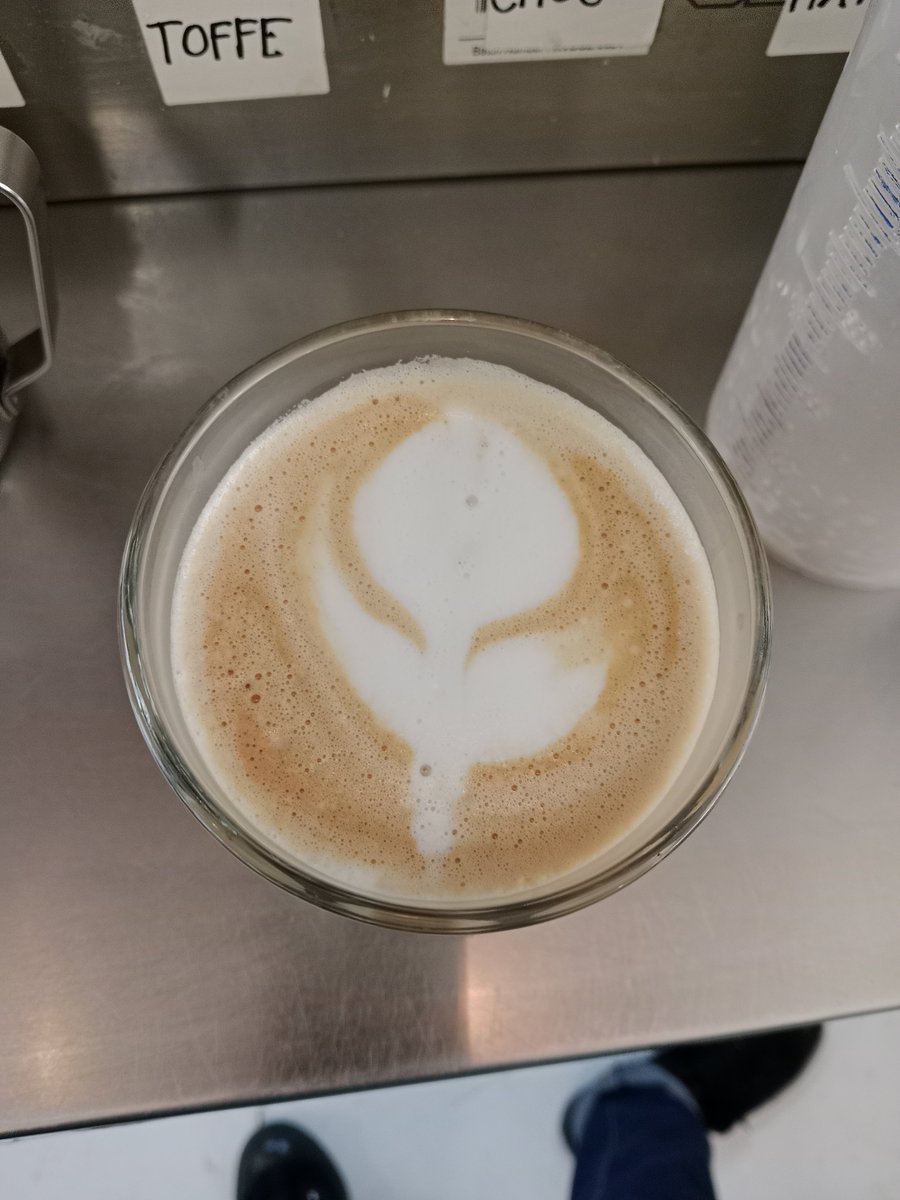 _ropher's tweet photo. Not drawings but art related i guess😋 just wanna share latte arts i made this month🥹✨ https://t.co/dEJGpeiyFr