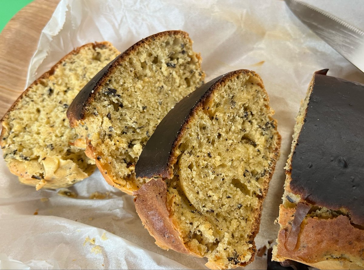 298Otae's tweet photo. 3時のおやつに紅茶☕️のパウンドケーキ焼いた
んー🧐違う紅茶使えば良かったかな？
ちょっと風味が抜けてるな〜
次はアールグレイにしよう！ https://t.co/ihvyOfqg9m