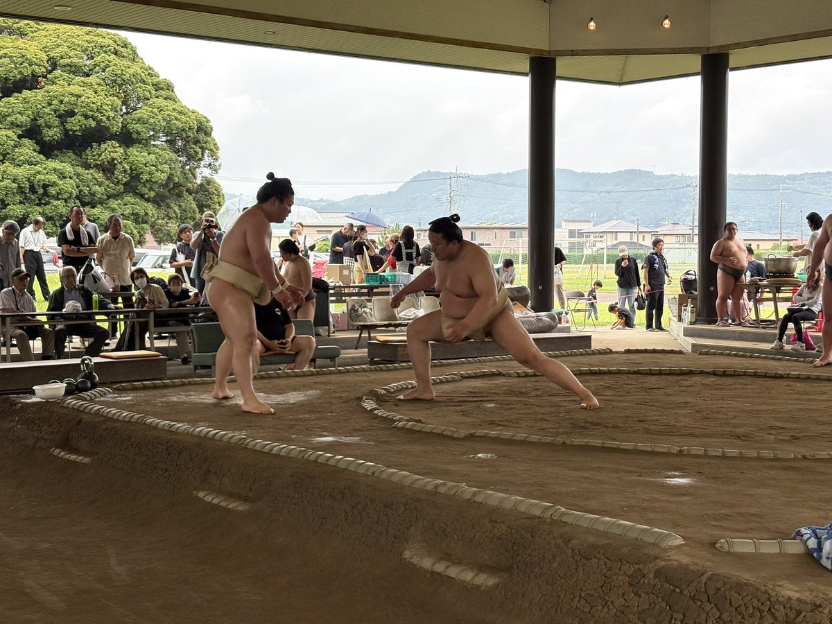 takasagobeya_8's tweet photo. ＜富士宮合宿＞
雨の中多くの方が見学にお越しくださりました。合宿は22日まで行われます。 https://t.co/4pl8vhiJv6