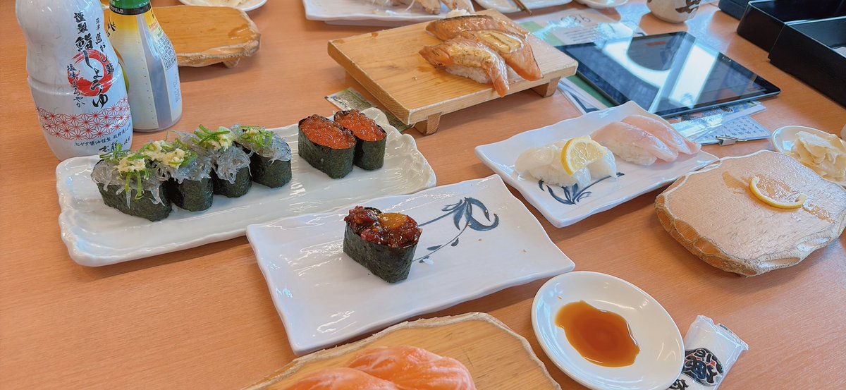 ruffle___s's tweet photo. 魚がし鮨 https://t.co/FbWG3NT78V