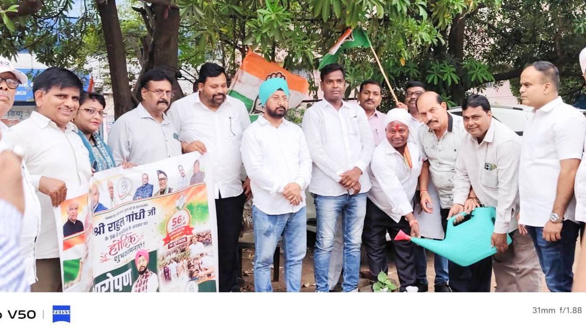 Parvinder421975's tweet photo. वृक्षारोपण कर मनाया जननायक श्री @RahulGandhi जी का जन्मदिन 🌳पूर्वी सिंहभूम जिला अध्यक्ष श्री परविंदर सिंह जी के नेतृत्व में साकची आम बागान में राहुल गांधी जी के 56वें जन्मदिन पर वृक्षारोपण किया।
@INCIndia @INCJharkhand_ @MahtoKeshavINC @sirivellaprasad  @IrfanAnsariMLA https://t.co/bfwL6hrPDM