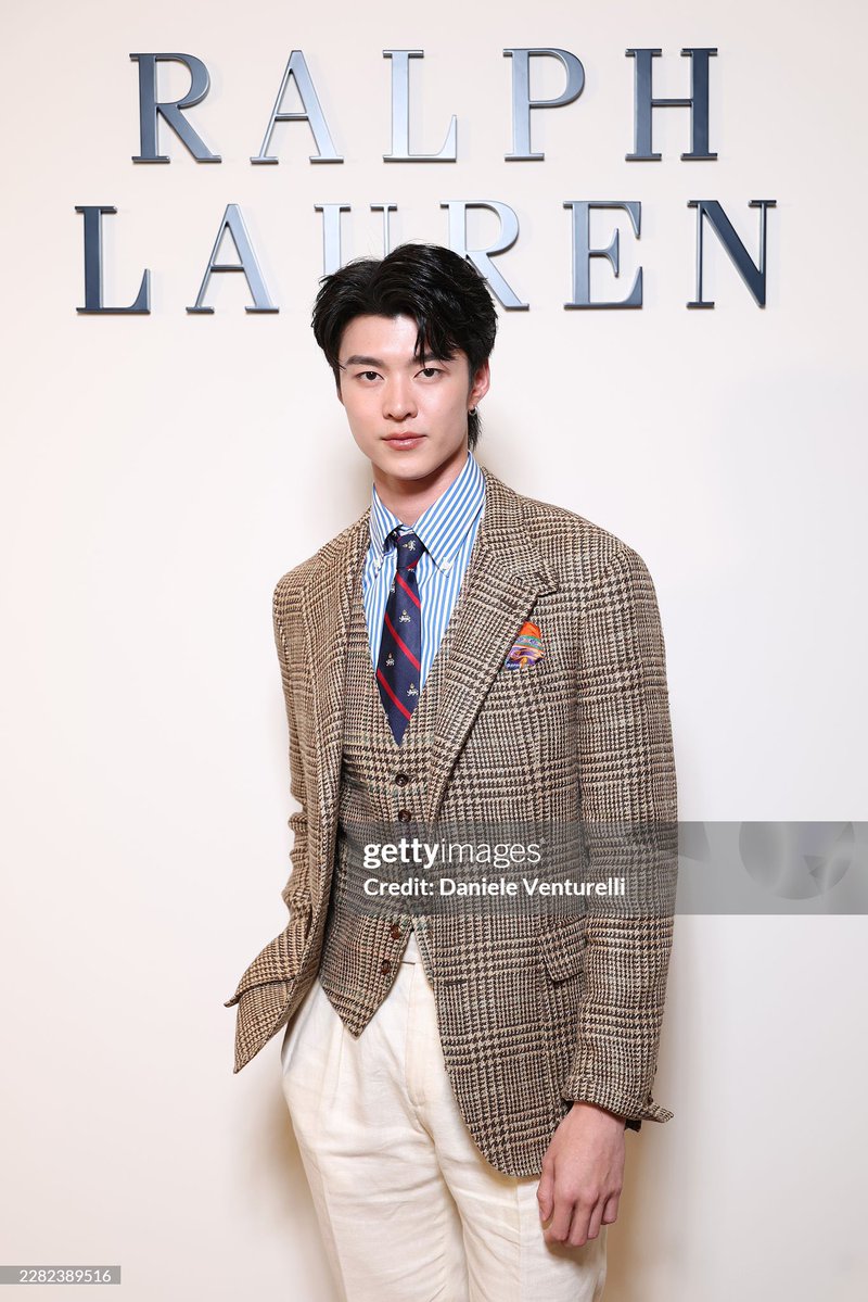 quewenfei's tweet photo. 好帅啊😍😍😍 #RalphLaurenSP27xMEEN https://t.co/2B1KLoSNpQ