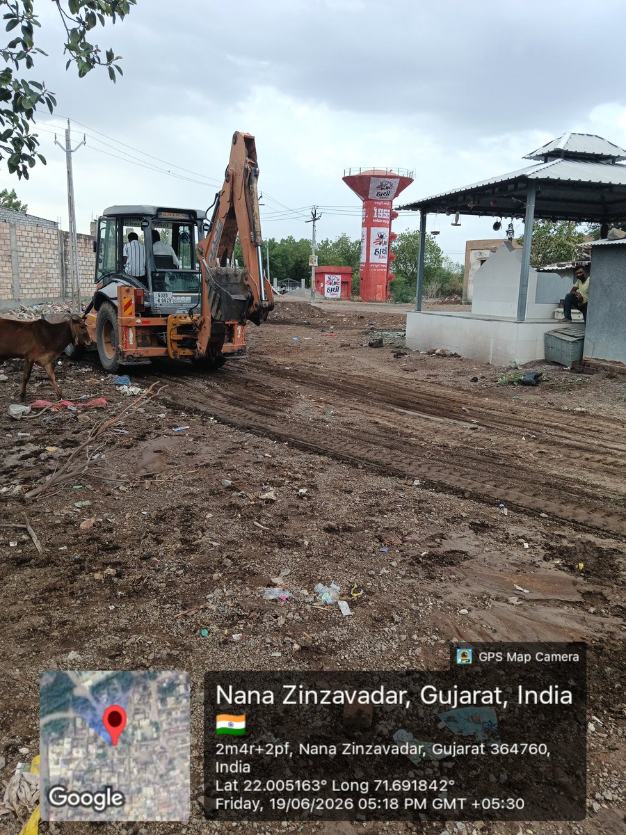 HareshBoricha17's tweet photo. બોટાદ જિલ્લાના ગઢડા તાલુકાના નાના ઝીંઝાવદર ગામે જાહેર જગ્યાએ સ્વચ્છતા હાથ ધરવામાં આવી #નાનાઝીંઝાવદર https://t.co/lpbaoe6pSt