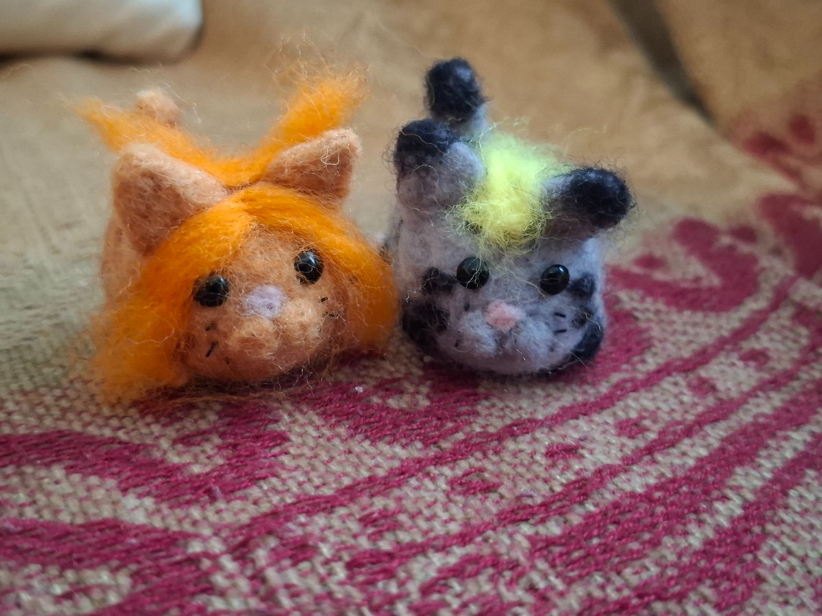 PossiblyCats's tweet photo. Meownosouta... 
Little cats I made and temporarily customised! The hair is lightly felted so it's easy to change back https://t.co/YZuh1rxURl