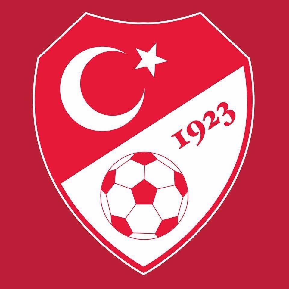 beehaber's tweet photo. Türkiye, Dünya Kupası tarihinde görülmemiş bir istatistiğe imza attı:

🔹 Kupa tarihinde bir maçta %70’in üzerinde topa sahip olan ve 30'dan fazla şut çeken bir takım, daha önce hiç kaybetmemişti.

🔹 Türkiye bunu 2 kez üst üste başardı:

🔹 Türkiye 0-2 Avustralya: %72 topa sahip olma, 30 şut.

🔹 Türkiye 0-1 Paraguay: %78 topa sahip olma, 32 şut.

🔹 Üstelik Paraguay maçında millî takımımız yaklaşık 1 saat fazla oyuncuyla oynadı.

🔹 İki maç sonunda Türkiye’nin ortalaması %75 topa sahip olma.

🔹 Ayrıca Dünya Kupası’nda iki maç üst üste gol atamadan en çok şut çeken takım Türkiye oldu.

🔹 Türkiye 2026: 62 şut.

🔹 İtalya 1966: 49 şut.

🔹 Paraguay ise Dünya Kupası tarihinde ikinci yarının tamamını bir kişi eksik oynayıp maçını kazanan 5. takım oldu.