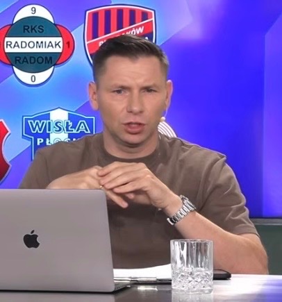 Meczykipl's tweet photo. Allahyar Sayyadmanesh blisko Lecha 👀

🗣️ @tmkupisz: Nie zachwycił mnie ten zawodnik. W Westerlo grał na pozycji lewego skrzydłowego - miał schodzić do środka, robić przewagę dryblingiem, ale te dryblingi często mu nie wychodziły. Walemarka oglądałem - jakość niesamowita, Ali - jakość niesamowita. Uważam, że Leo Bengtsson jest bardziej jakościowy od niego. Moim zdaniem Lech ma lepszych skrzydłowych, a on przychodzi jako uzupełnienie - to nie będzie piłkarz, który będzie gwiazdą Ekstraklasy.

Oglądaj ⤵️