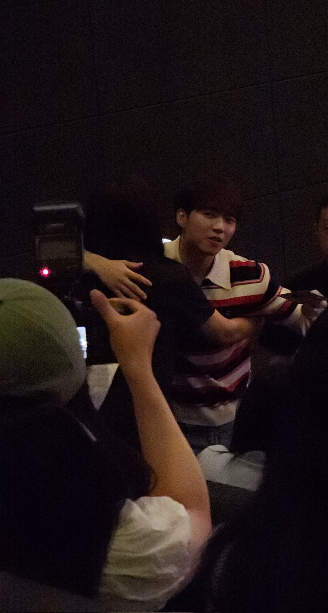 luvxoh's tweet photo. 메박 코엑스 종영시에 우현이 어머니 오셧음 우현아 엄마야~ (웅성웅성)
ㅈㅉ 엄마야!!!!!!!

#남우현 #납치48시간 https://t.co/H08EbtcsfR