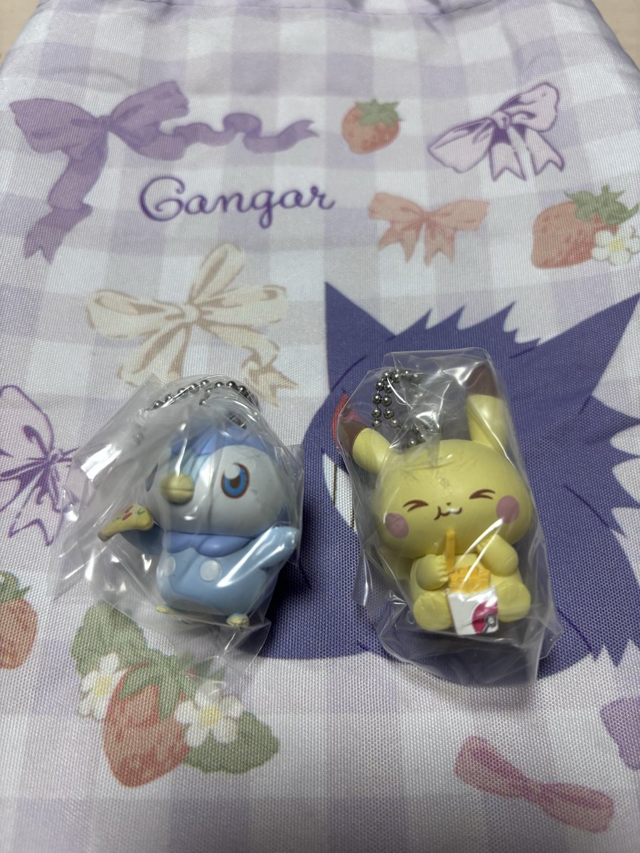 genga0908's tweet photo. ポケモン　ポケピース　ダイナーマスコット　キーホルダー　交換　譲渡

出:ピカチュウ、ポッチャマ

求:ゴンベ、ピチュー

2:2で交換いただける方
ご連絡いただけると嬉しいです

郵送にて。 https://t.co/oXhhPMN29z