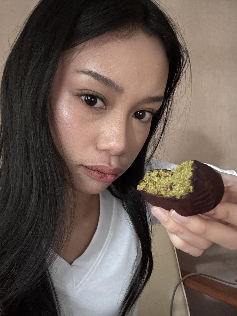 Gendis_JKT48's tweet photo. kk kk tim pesyen  liat gendis punya aph https://t.co/wUrnvDHUsY