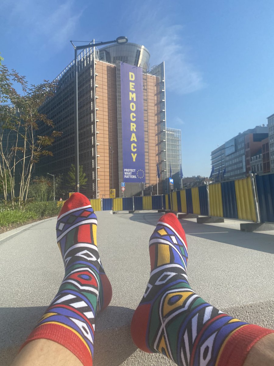 AmbPeschke's tweet photo. 🇪🇺❤️🇿🇦
Morning hike in Brussels capital of Europe, with a touch of Mzansi

Yimibala emihle, angithi? https://t.co/CogdfEhh3b