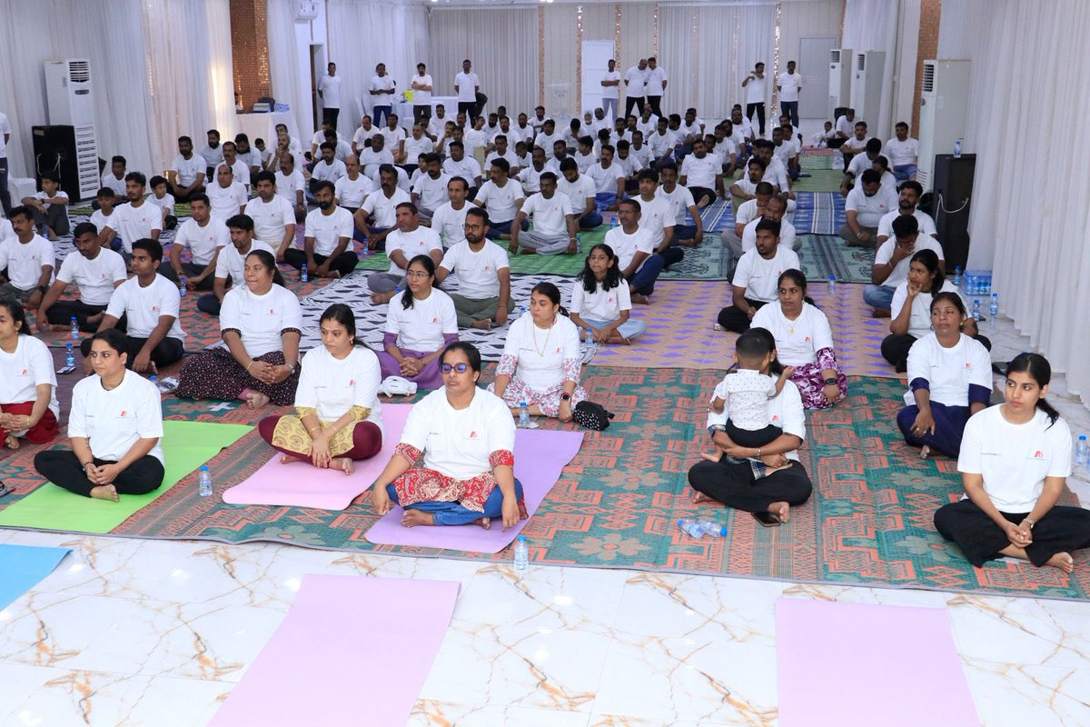 Indemb_Muscat's tweet photo. The  Sewa Muscat with the spirit of physical and mental wellness of the community organised an event in Barka in partnership with Indian Embassy witnessing active participation from a large number of yoga enthusiasts and community members.

@narendramodi @DrSJaishankar @MEAIndia @PMOIndia @moayush @PIB_India @iccr_hq