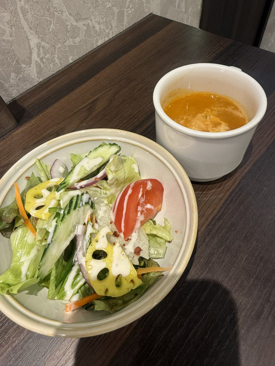 sueeeeeeetmuka's tweet photo. 私だ！ムスカ大佐だ！

今日紹介するのは佐伯区美鈴が丘にあるショナ・ルパだ！

行くたびに少し感動する味がするインド料理の店！シェフは元インドの5つ星ホテルの総料理長！元3⭐️レストランのシェフ。トマトスープから旨い！そして居心地が良い良い店

何度でも食べに行くさ
#ムスカのリピート店 https://t.co/MoPFHb34Wo