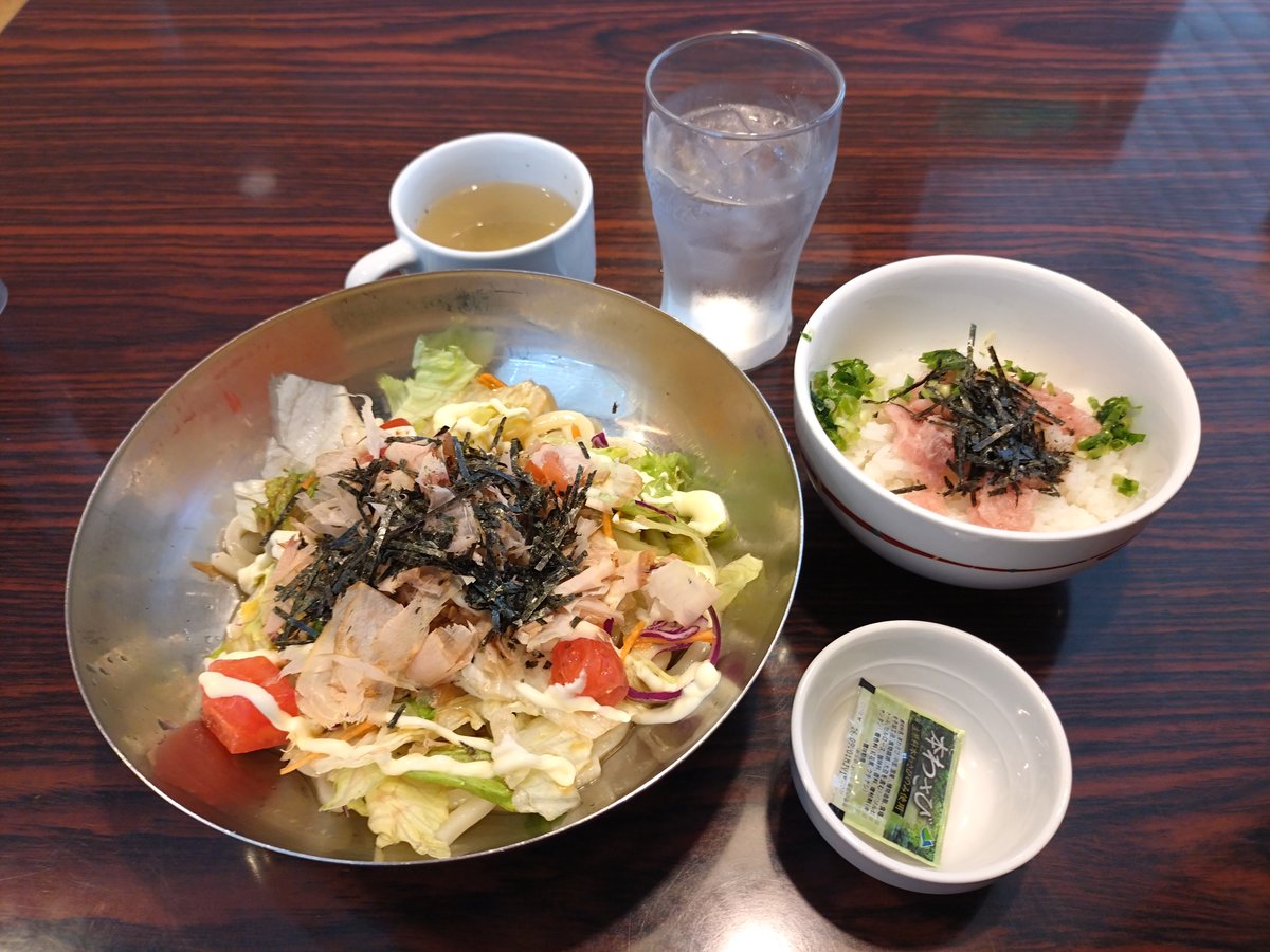 cyberyenchang's tweet photo. 初代和風さらだうどんとミニねぎとろ丼を喰らう https://t.co/FXCMZkBACU