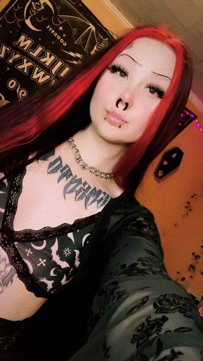 Cemeterybitch3's tweet photo. 🥀🖤 https://t.co/wLP1isro2m