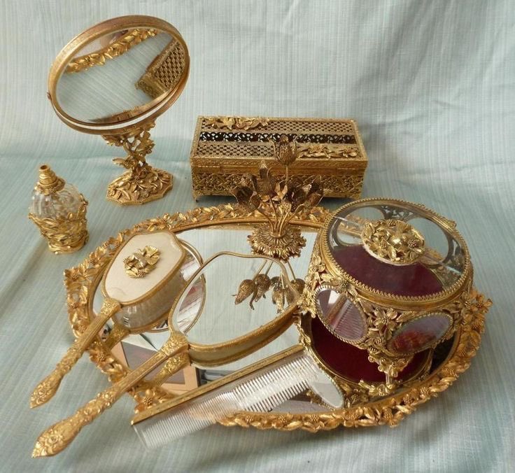_littlegroves's tweet photo. classic golden vanity set https://t.co/1IOffM88R6
