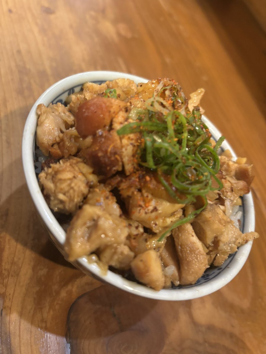 c_n_fishtons's tweet photo. こんばんは

土曜日　夜営業

18時-22時

カリガリ飯　10杯くらい
400円

シンショウガなので
ショウガ感は抑え気味ですが
たくさん入ってます☺︎

大和肉鶏の皮と肉です

ニボコン売り切れなしで
あります☺︎ https://t.co/9OO0HymZKF
