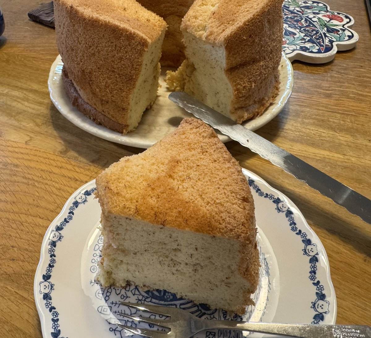 eaker_77's tweet photo. 母の指導受けながらバナナシフォンケーキ作りました
#ケモナーお料理倶楽部 https://t.co/JG5fAZiLA4