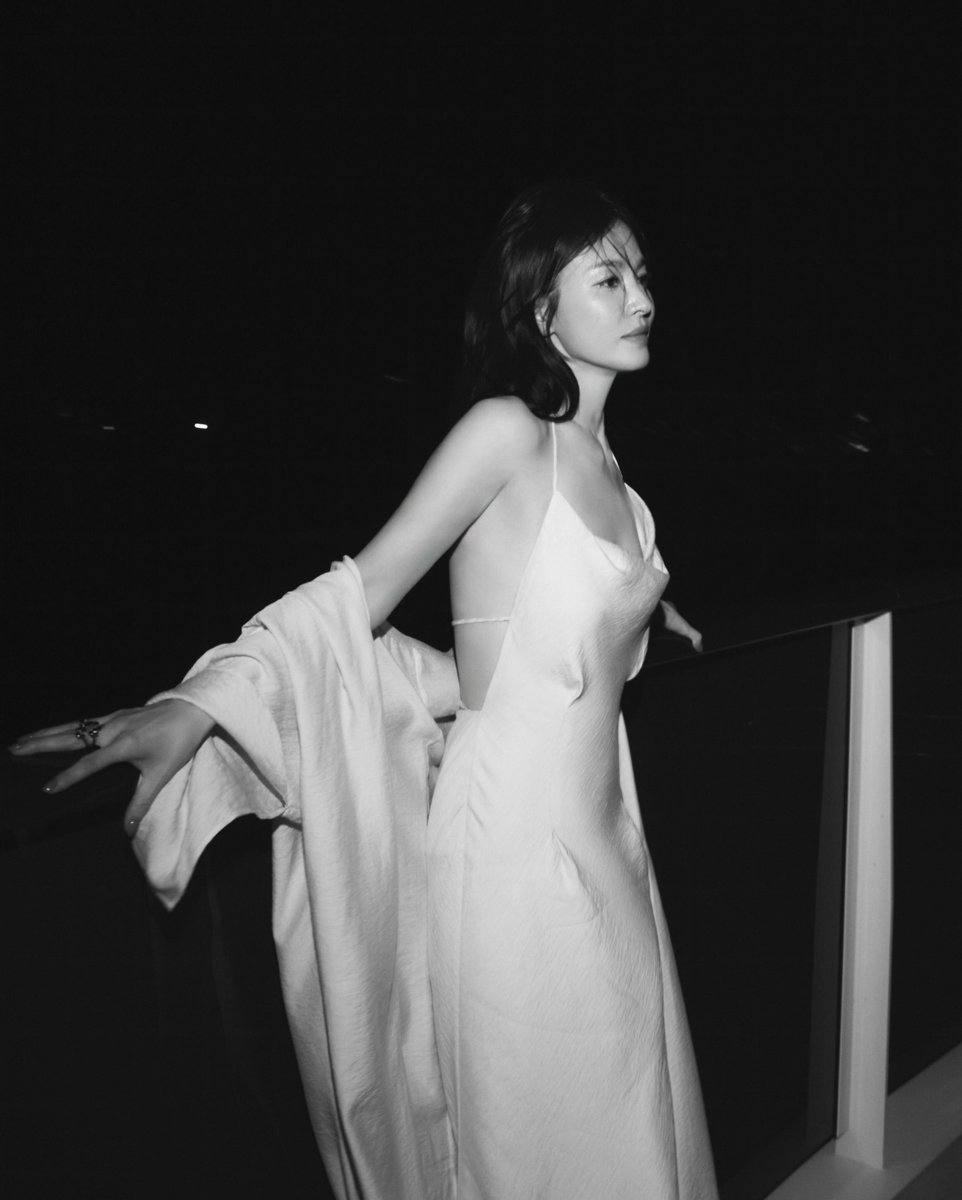 favsonghk's tweet photo. 𝑶𝒏𝒆 𝒑𝒉𝒐𝒕𝒐 𝒂𝒏𝒅 𝒕𝒉𝒆 𝒘��𝒐𝒍𝒆 𝒕𝒊𝒎𝒆𝒍𝒊𝒏𝒆 𝒊𝒔 𝒃𝒍𝒆𝒔𝒔𝒆𝒅.✨🔥

𝑺𝒉𝒆'𝒔 𝒖𝒏𝒓𝒆𝒂𝒍 𝒂𝒕 𝒕𝒉𝒊𝒔 𝒑𝒐𝒊𝒏𝒕.❤️‍🔥
🤍 ε>𔓕𓍯•.𓂃༉𔓕<3 🤍
#songhyekyo #송혜교 #宋慧乔 #ソン・ヘギョ #ซงฮเยคโย https://t.co/gLloexBex2