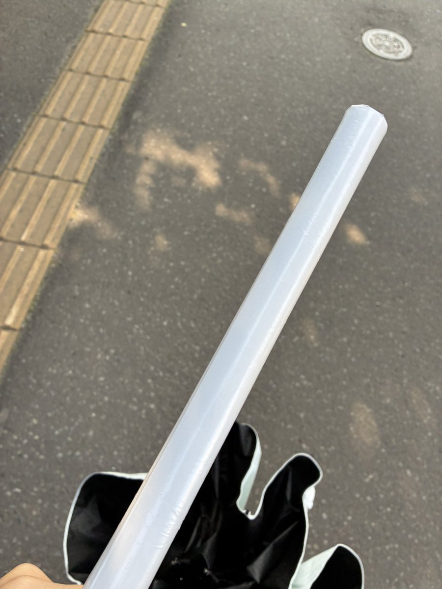 m_a_sn's tweet photo. アニメイトでポスターもらって撮った写真これしかなくてキモすぎ おれがツイッター民な理由が詰まってて泣いた https://t.co/ttWPu6VnYj