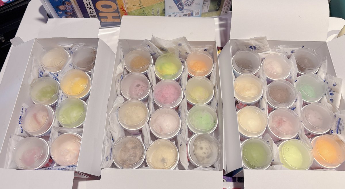 toma_0215's tweet photo. サーティワンアイス32種類全部買って食べている 幸すぎる https://t.co/rk0aWH5nRn