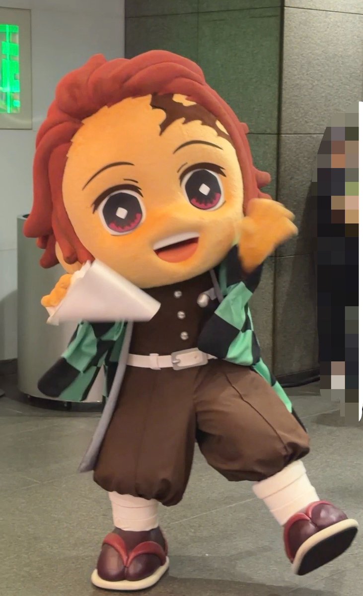 concerto5384's tweet photo. 観客切ったらたんじろとぎゆさんが真ん中じゃなくなったけど。。
ストーカーしてからのぶつかりたんじろが面白かった😂
2回もぶつかってたしw

そして自分をじっくり眺めるぎゆさん🤣
眺めたくなるのもわかるよ😊

#ちゃやまち推しフェスティバル
#みに隊士 https://t.co/p5zVlDmWtX