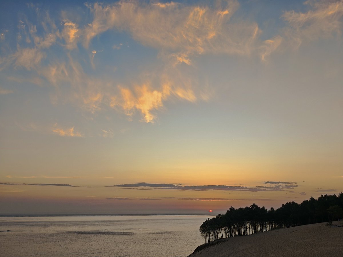 NHoonited's tweet photo. #PassionSoleil #Pilat https://t.co/3I03FIwAb4