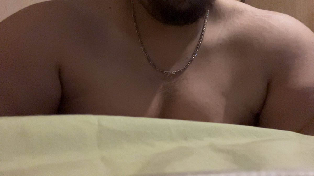 thickbrolifts's tweet photo. Come give daddy some some sloppy #chest #chestday #gymrat #gymbro #bro #dl #bi #gay #sugarbaby #brown #latino #texas #bored #latenight https://t.co/Kq2v0CBkUM
