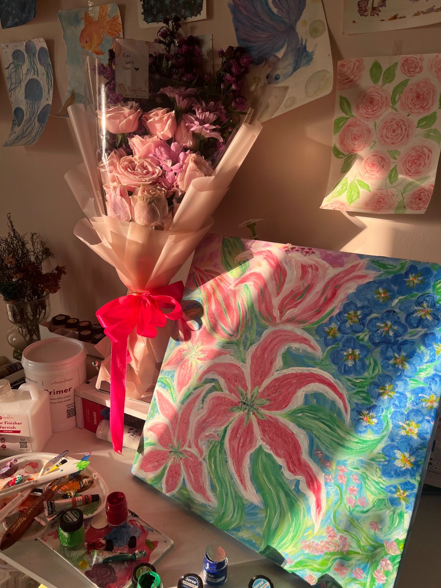 lovelyescaps's tweet photo. Sick in bed, but feeling loved 💓 https://t.co/hyQfNHaT0I