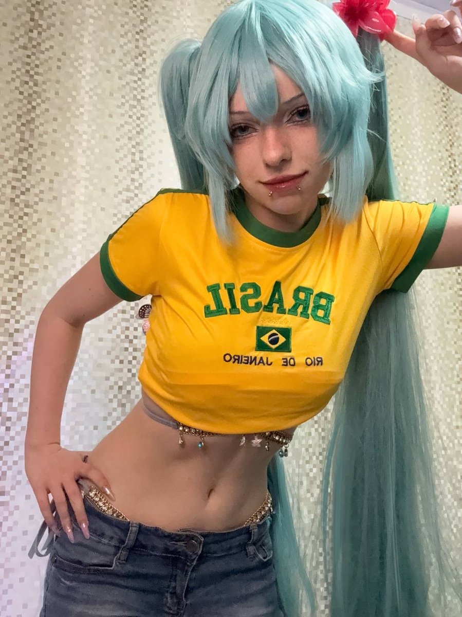 inimaka's tweet photo. Hatsune miku 🌺 https://t.co/4XDY8emrZQ
