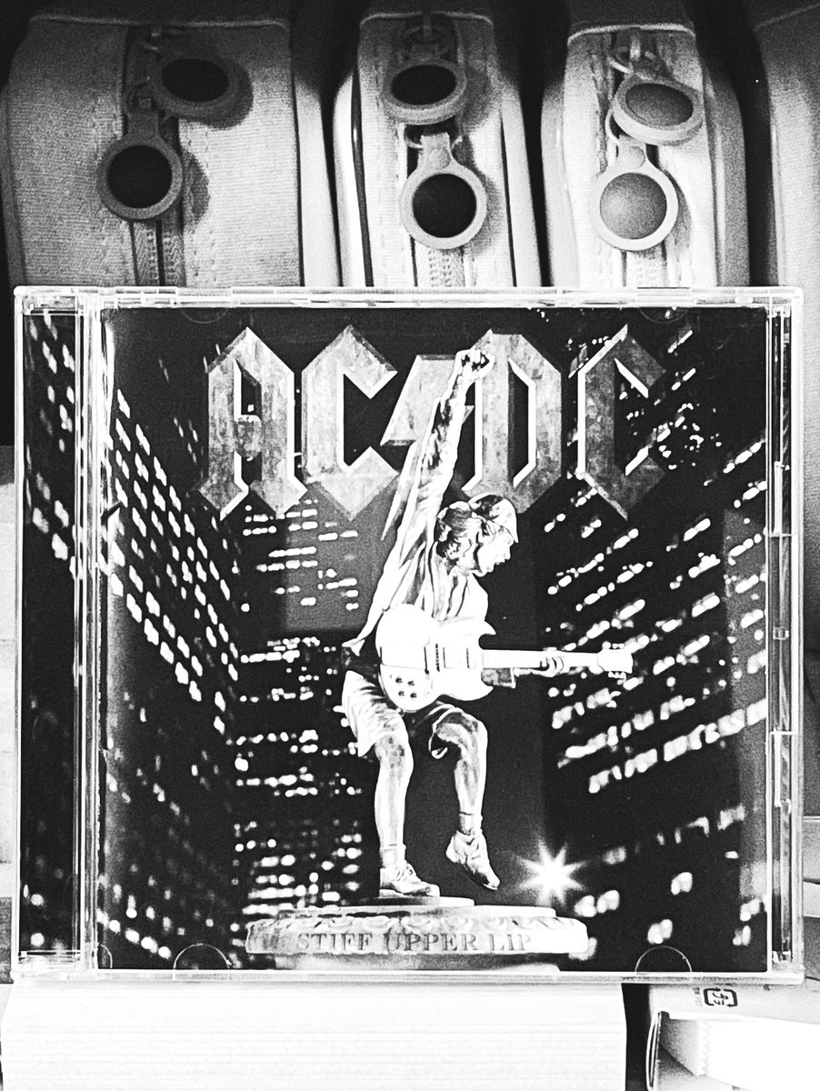 本日の一枚。 #AC/DC #STIFF UPPER LIP #0178