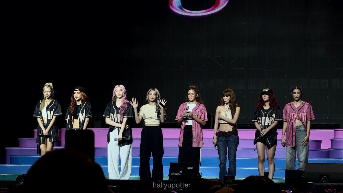 hallyupotter's tweet photo. soundcheck started!

BINI SIGNALS MOA KICKOFF

#BINI_SIGNAL_MANILAD1 #BINI_SIGNALS_WORLDTOUR_2026 https://t.co/OkrEArNYAP