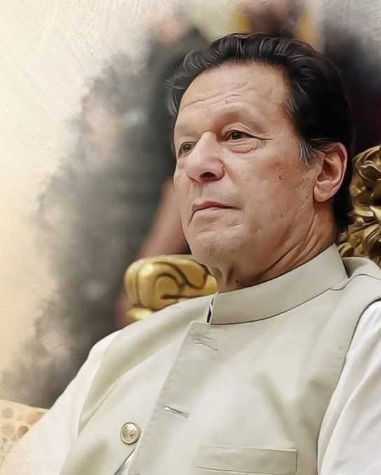 RidaCh354's tweet photo. بس یونہی اختلاف میں گزر گئی عمر

زندگی نے کہا: بسر کر ،،،
میں نےکہا: یوں نہیں… https://t.co/GOiZvijXpz