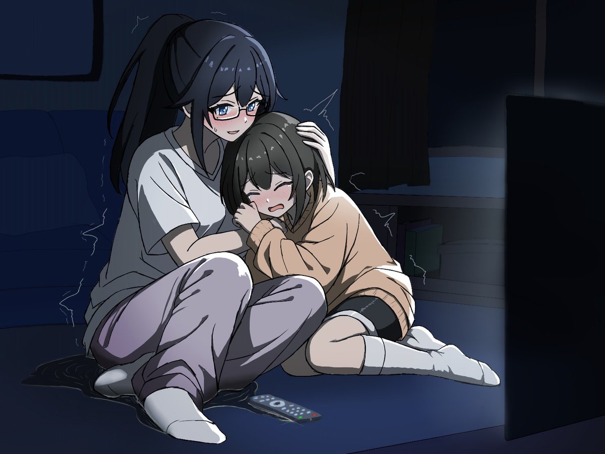 a_non44's tweet photo. ホラー映画を見ている。
強がりなお姉ちゃん、実は怖すぎてお漏らししちゃった。 https://t.co/Z60eiN1rBD