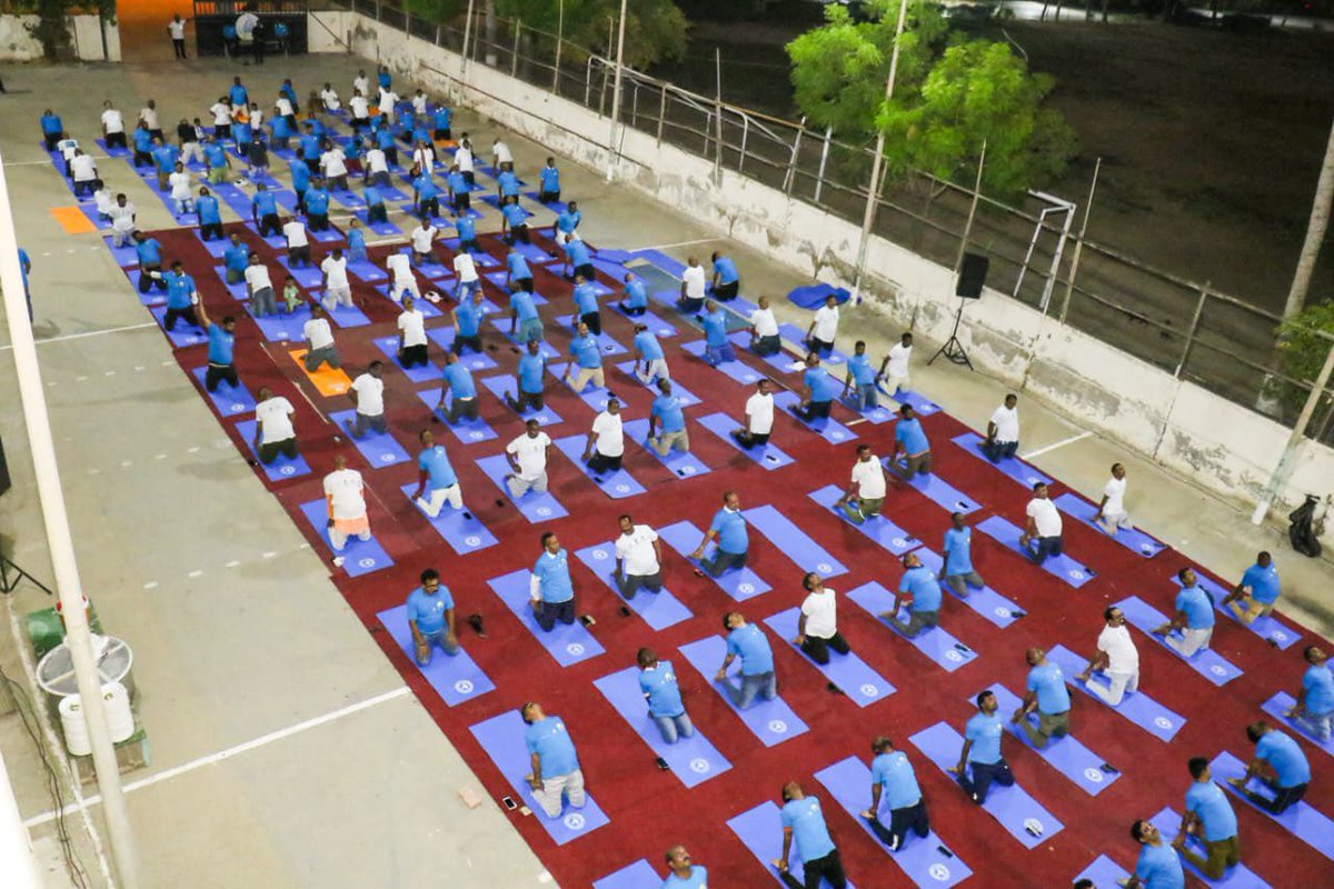 Indemb_Muscat's tweet photo. The Embassy of India in association with the Indian Social Club, Salalah, celebrated the 12th International Day of Yoga with enthusiastic participation from members of the Indian community, Omani friends, and yoga enthusiasts. 

The programme highlighted this year’s theme, “Yoga for Healthy Ageing,” underscoring the role of yoga in promoting physical fitness, mental well-being, healthy lifestyles, and inner harmony.

@narendramodi @DrSJaishankar @PMOIndia @MEAIndia @moayush @PIB_India @iccr_hq