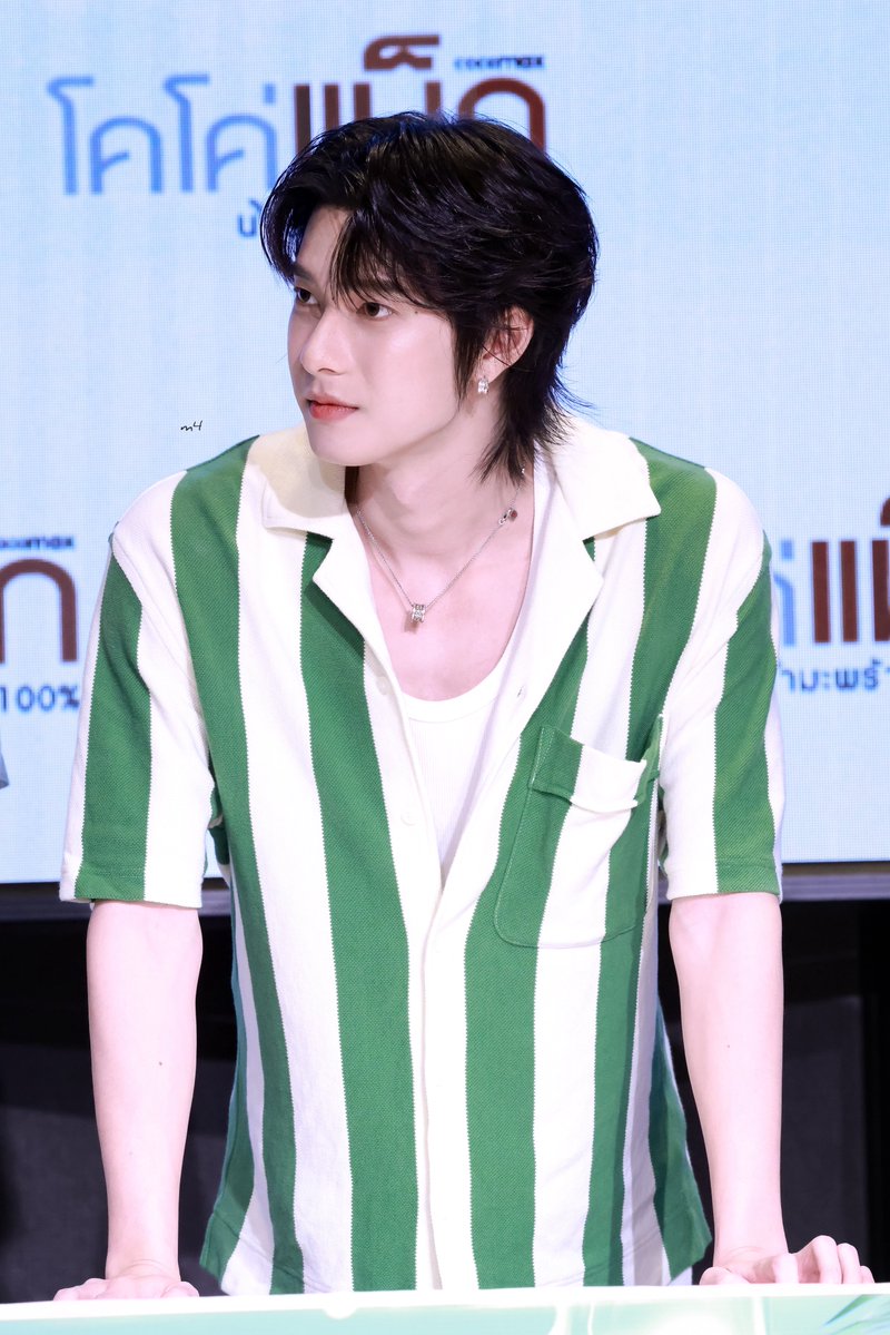 m4namebew's tweet photo. สีเขียวหล่อมาก

#MeetAndGreedPoohPavelCocomax
#ppoohkt @ppoohkt https://t.co/9rp603TN2e