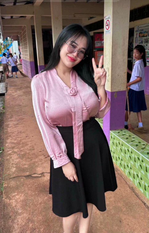 Amit_z08's tweet photo. ไม่มีเวลาไปดูแลใครหรอก แค่ไปโรงเรียนก็จะหมดวันไปแหละ 🧏🏻‍♀️🥰 https://t.co/d7Dh6omrah