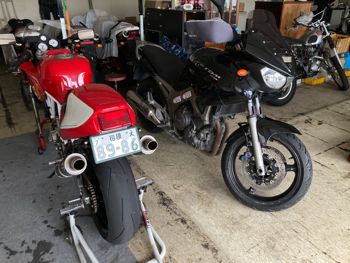 bimotamaster's tweet photo. 一旦完成
後はETC付けてオイル交換したら出発準備完了
終わったらETCは900SLに移植しましょ
でも900SLにスマホマウントは付けんぞ！

で、2月の鱒寿司ツーリングの時はTDMの余ったリレーの2系統を合体して電熱ウェアとグリップヒーターの電源に使うって作戦
少ない予算で完璧！ https://t.co/mkrUFlS6WY