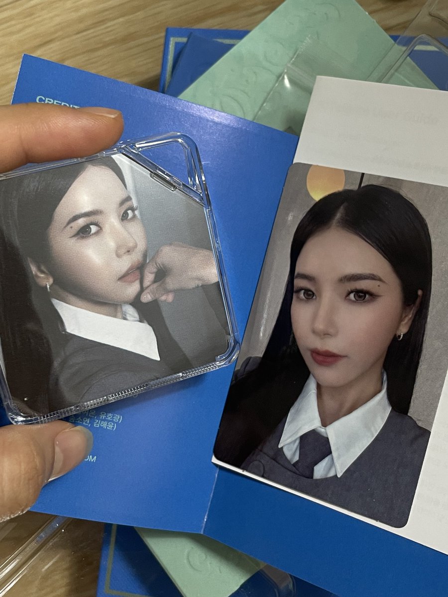 HoPPang_so's tweet photo. 마마무 키트앨범 교환 구합니다 중복 나와서🥲

저: 용선
😇: 휘인

일요일 막콘 때 교환해요~ 

#마마무 #4flower #4ward #마마무콘서트 https://t.co/uLhZ4myimg