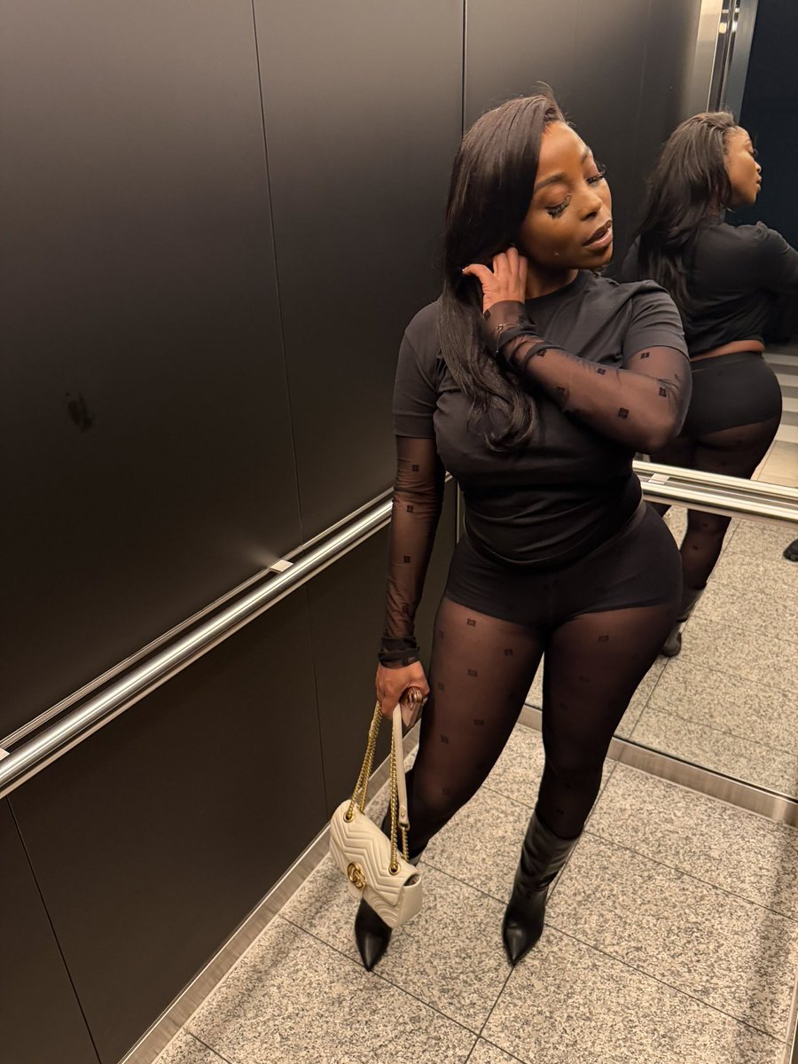 queencgx's tweet photo. 🖤🖤 https://t.co/HQREu7KcYY